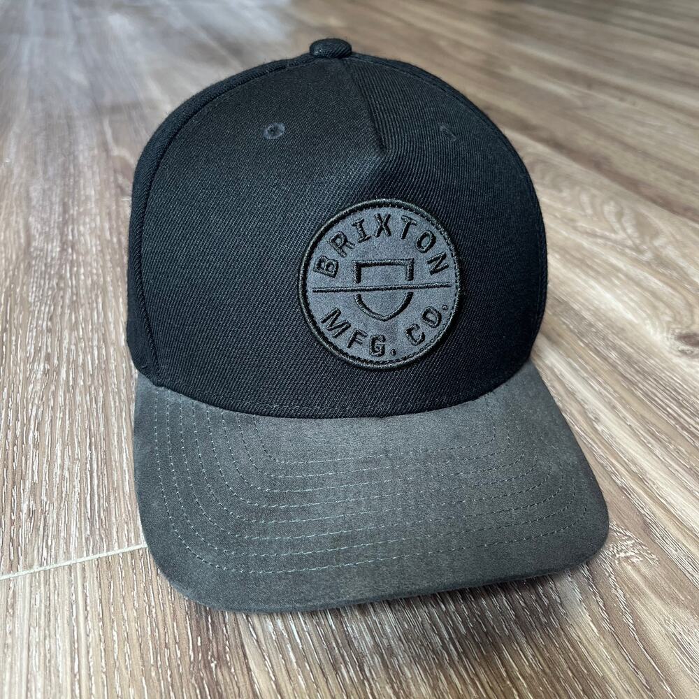Brixton Crest Snapback Hat Black/Gray Ebroidered Patch Snapback Cap Suede Brim